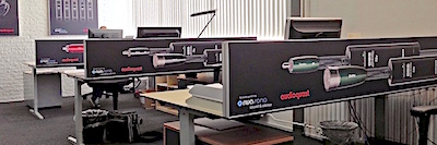 Rivasono akoestisch bureauscherm desk panel in een kantoor